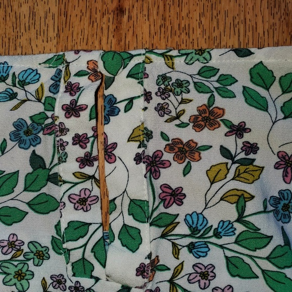 LOFT • Floral Oversized Bell Cuff Blouse - Picture 6 of 6